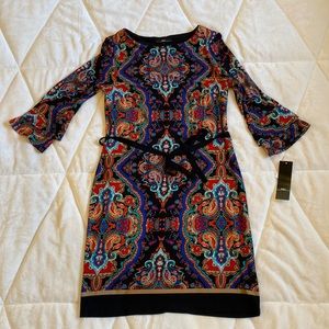 Sheath patterned dress with tie